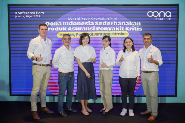 (Dari kiri ke kanan) Julien Pierre Combaret (Commercial Director, Oona Indonesia); Vincent C. Soegianto (President Director & CEO CEO, Oona Indonesia); Mylene Ong (Group Chief Marketing Officer, Oona Insurance Group); Liani Chandra (Finance Director, Oona Indonesia); Fenni Sutanto (Technical Director, Oona Indonesia); Abhishek Bhatia (Founder & Group CEO, Oona Insurance Group). (Foto: Istimewa)
