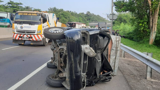 Kendaraan yang terlibat kecelakaan KM 85 Tol Cipularang arah Jakarta, Rabu (10/7/2024). Foto: Dok. Istimewa