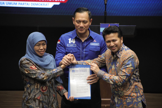 Penyerahan Rekomendasi Partai Demokrat untuk Pilkada Gubernur Provinsi Jawa Timur oleh Ketua Umum Partai Demokrat Agus Harimurti Yudhoyono di Kantor DPP Demokrat, Jakarta (10/7/2024). Foto: Jamal Ramadhan/kumparan