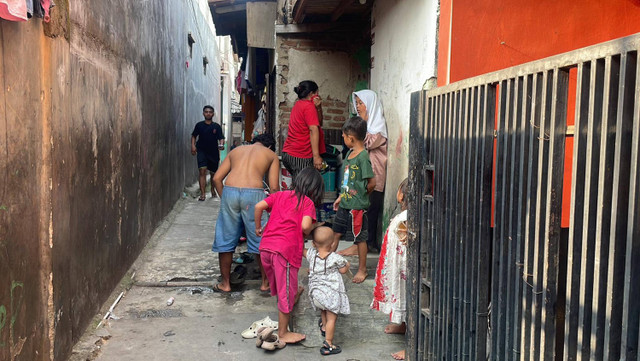 Situasi rumah di Cimahi, Jawa Barat yang dihuni 46 orang.  Foto: kumparan