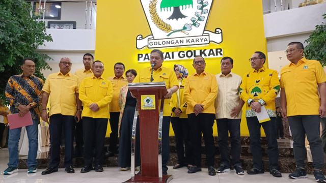 Ketua Umum Partai Golkar, Airlangga Hartarto saat konferensi pers usai lakukan rapat pleno di kantor DPP Partai Golkar, Slipi, Jakarta Barat, Rabu (10/7/2024). Foto: Fadlan Nuril Fahmi/kumparan