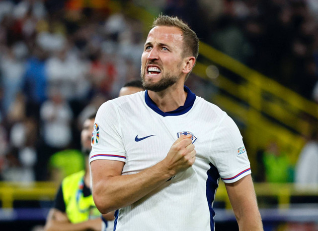 Pemain Timnas Inggris Harry Kane melakukan selebrasi usai laga Belanda vs Inggris di Semifinal Piala Eropa 2024. Foto: Wolfgang Rattay/REUTERS 