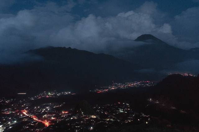 Tips ke Dieng Naik Mobil Pribadi. Foto hanyalah ilustrasi, bukan tempat sebenarnya. Sumber: unsplash/ Awan.