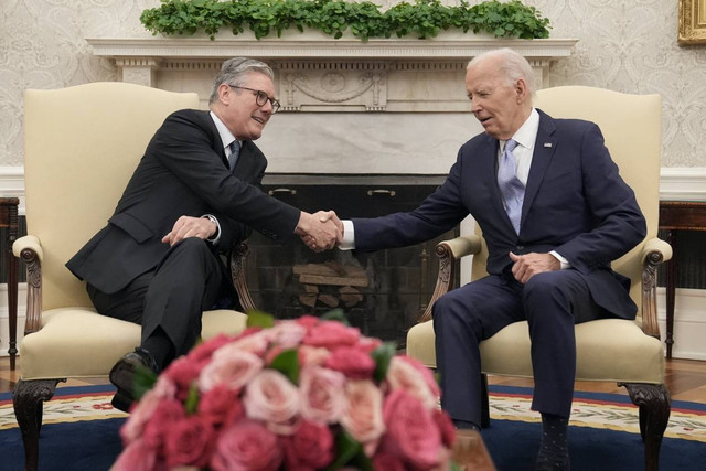 Pertemuan antara Perdana Menteri Britania Raya Keir Starmer dan Presiden Amerika Serikat Joe Biden di Gedung Putih, Washington DC, AS. Foto: Stefan Rousseau/Pool via REUTERS