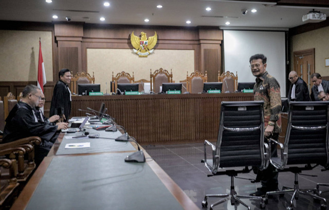 Eks Menteri Pertanian (Mentan) Syahrul Yasin Limpo (SYL) jelang menjalani sidang vonis di Pengadilan Tipikor, Jakarta Pusat, Kamis (11/7).  Foto: Jamal Ramadhan/kumparan