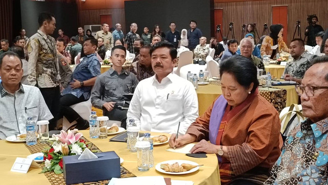 Menko Polhukam, Hadi Tjahjanto membuka kegiatan Dengar Pendapat Publik tentang RUU TNI dan RUU Polri di Hotel Borobudur Jakarta, Jakarta Pusat, Kamis (11/7).  Foto: Fadlan Nuril Fahmi/kumparan