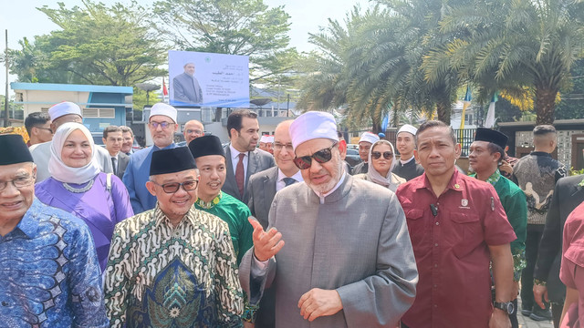 Grand Syekh Al Azhar mendatangi Kantor PP Muhammadiyah. Foto: Thomas Bosco/kumparan