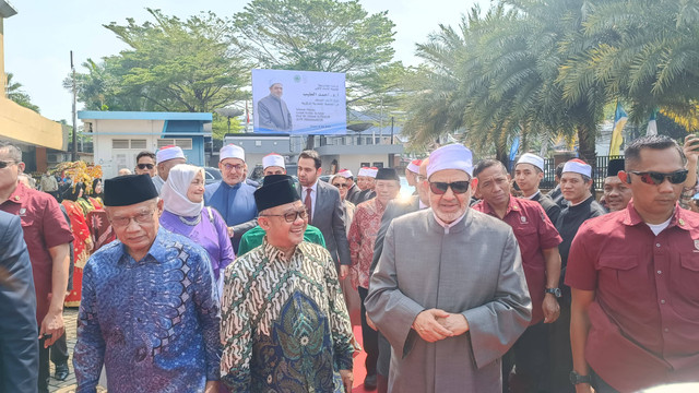 Grand Syekh Al Azhar mendatangi Kantor PP Muhamadiyah.  Foto: Thomas Bosco/kumparan