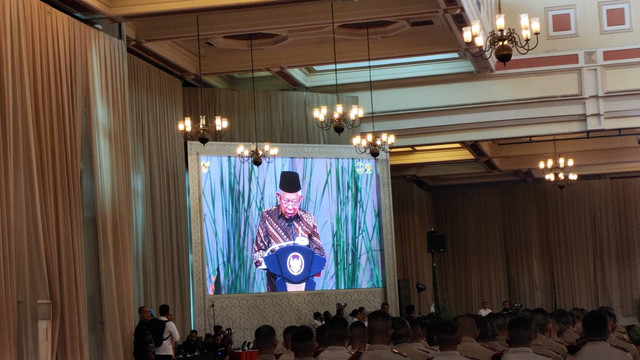 Wapres Ma'ruf Amin memberikan pembekalan kepada calon perwira remaja TNI-Polri di Balai Sudirman, Jakarta Selatan, Kamis (11/7).  Foto: Jonathan Devin/kumparan