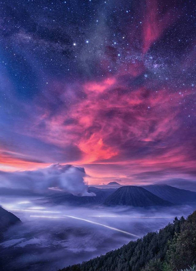 Panorama Gunung Bromo di malam hari. Foto: Shutterstock