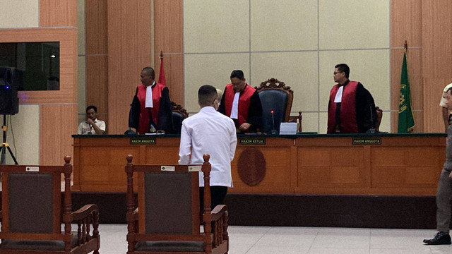 Terdakwa Yudha Arfandi hadiri sidang kasus pembunuhan Dante di PN Jakarta Timur, Kamis (11/7). Foto: Giovanni/kumparan