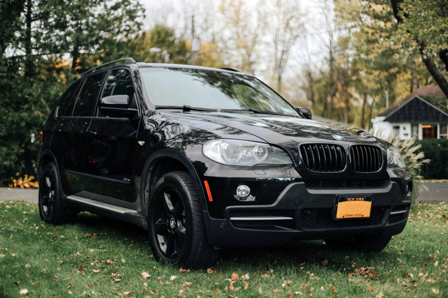 BMW X5 jadi mobil dengan panoramic roof. Foto: Unsplash