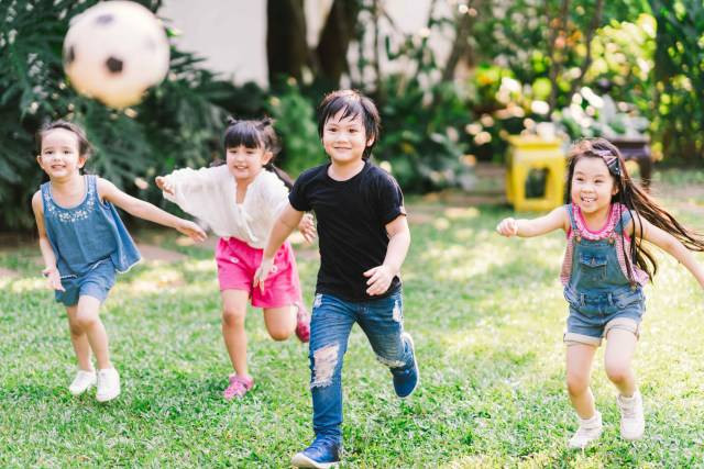 ilustrasi ide kegiatan weekend seru bersama anak. Foto: shutterstock.com.