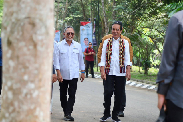 Presiden Jokowi berkeliling usai resmikan "Jokowi Learning Center" di SMA Kebangsaan Lampung. Foto: Dok. Istimewa