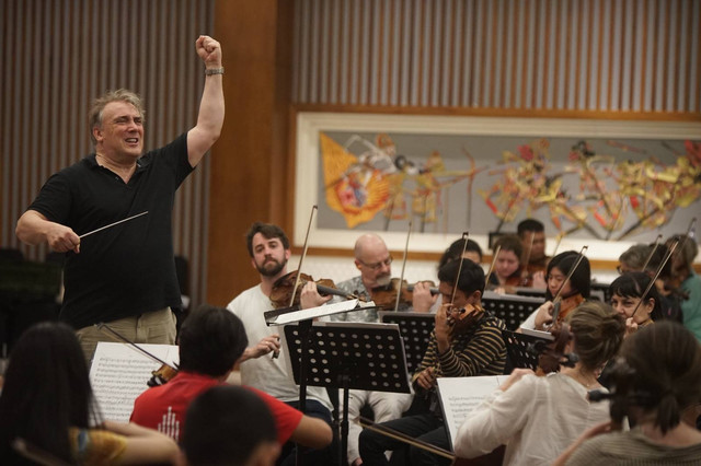 Proses latihan peserta Youth Music Camp dengan Malbourne Symphony Orchestra. Foto: Arif UT/Pandangan Jogja