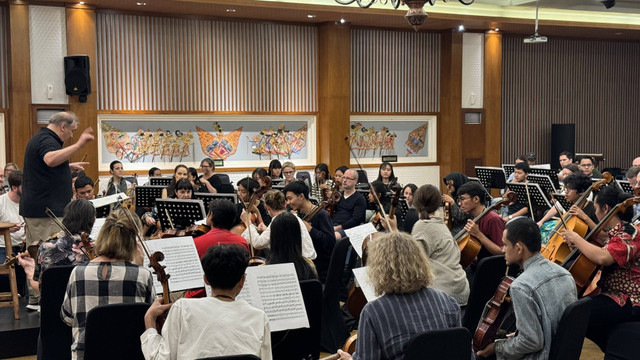 Proses latihan peserta Youth Music Camp dengan Malbourne Symphony Orchestra. Foto: Arif UT/Pandangan Jogja