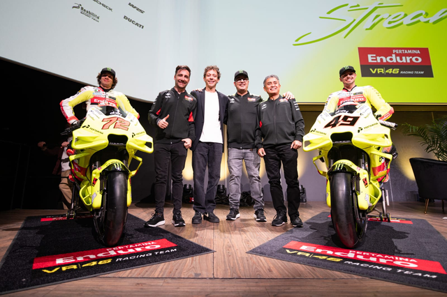 Dua pembalap Pertamina Enduro VR46 Racing Team Fabio Di Giannantonio (kanan) dan Marco Bezzecchi (kiri) akan datang ke Bali pada 13 Juli 2024. Foto: Dok. Pertamina