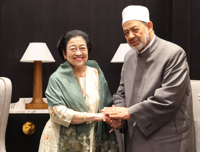 Presiden ke-5 RI Megawati Soekarnoputri bertemu Imam Besar Al Azhar Prof Dr. Ahmed El-Tayeb di Jakarta, Kamis (11/7/2024). Foto: Dok PDIP