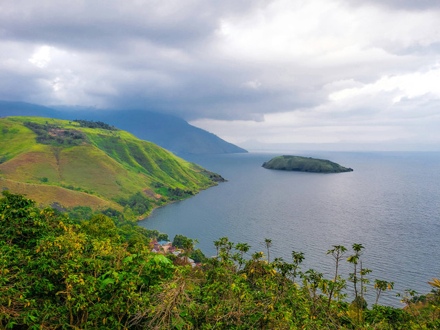 Wisata Pegunungan Samosir. Foto hanya sebagai ilustrasi saja, bukan tempat sebenarnya. Sumber: Unsplash/Almon Simanjuntak.