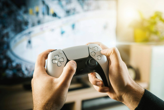 PlayStation 2 (PS2) adalah salah satu konsol game terlaris sepanjang masa. Foto: Pexels.com