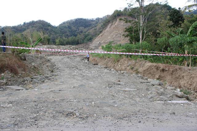 Salah satu tambang ilegal di Gunungkidul yang telah disegel Kejati DIY. Foto: Kejati DIY