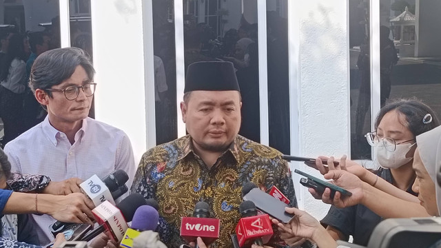 Plt Ketua KPU RI, Muhammad Afifudin di Kantor KPU RI, Jakarta Pusat, Jumat (12/7/2024). Foto: Zamachsyari/kumparan