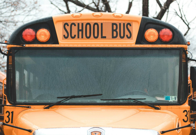 Jadwal Bus Sekolah Jakarta 2024. Foto Hanya Ilustrasi, Bukan Sebenarnya. Sumber Unsplash Austin Pacheco