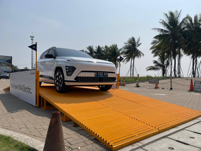 Media first drive mobil listrik Hyundai Kona Electric di PIK 2, Banten. Foto: Sena Pratama/kumparan