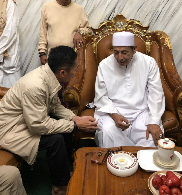 Ratu Dewa saat bersilaturahmi dengan Habib Luthfi bin Yahya. (ist)