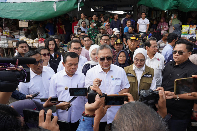 Menteri Perdagangan (Mendag), Zulkifli Hasan (Zulhas) menyebutkan, harga bahan pokok di Jambi, khususnya di Pasar Rakyat Talang Banjar cenderung di bawah harga eceran tertinggi (HET). dok. Kemendag