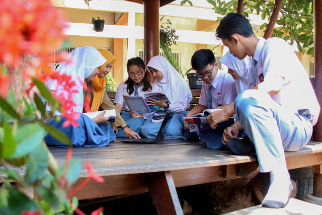 Ilustrasi materi MATSAMA nilai-nilai madrasah. Sumber foto: Unplash/Ed Us