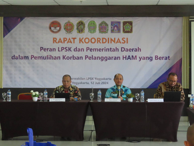 Rapat koordinasi antara LPSK dan Pemda DIY dalam pemulihan korban pelanggaran HAM berat. Foto: LPSK