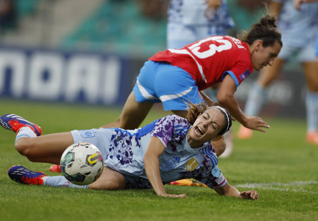 Pemain Spanyol, Aitana Bonmati, saat beraksi pada kualifikasi Piala Eropa Wanita Republik Ceko melawan Spanyol di Stadion FC Chomutov, Chomutov, Republik Ceko (12/7/2024). Foto: David W Cerny/REUTERS