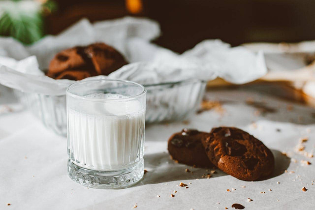 Kandungan susu Ultra Milk. Foto hanya ilustrasi, bukan yang sebenarnya. Sumber: Pexels/ROMAN ODINTSOV