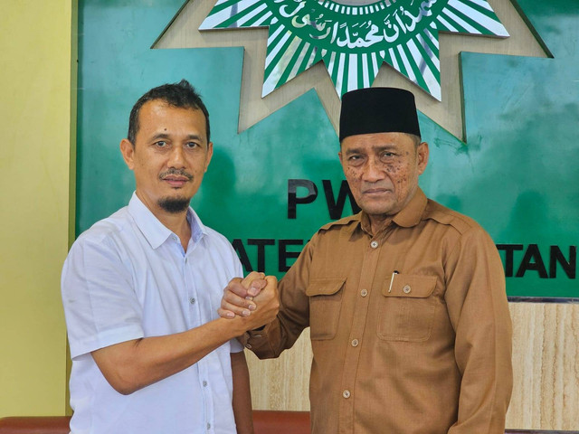 Calon Bupati Muara Enim, Edwin Mauladi, bersama Ketua Pimpinan Wilayah Muhammadiyah (PWM) Sumsel, Ridwan Hayatuddin. (ist)