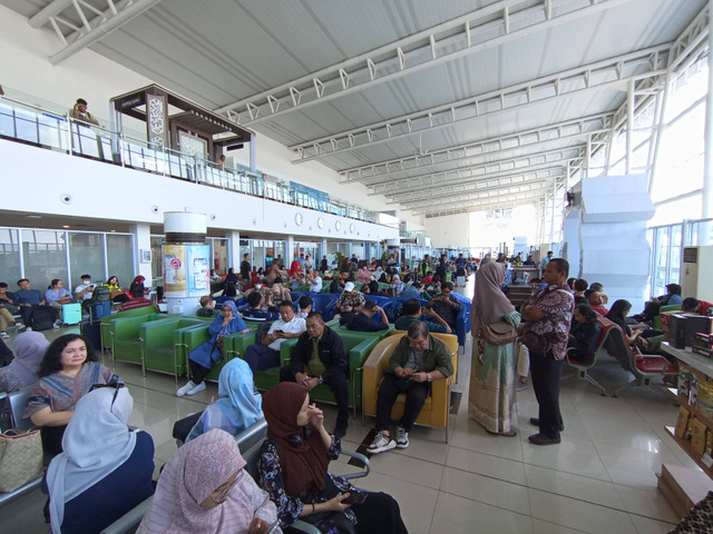 Penumpang di Bandara Radin Inten II Lampung. | Foto: Istimewa