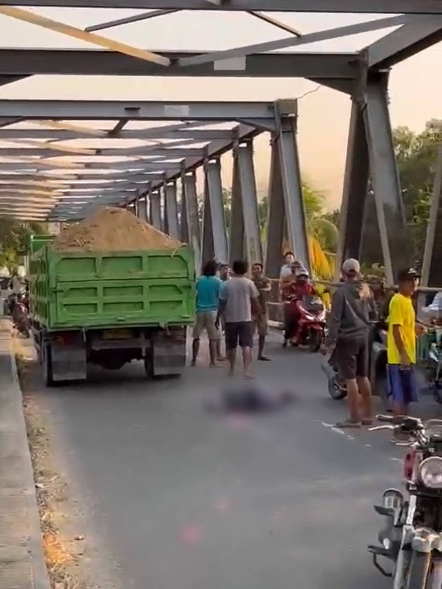 Kecelakaan lalu lintas di Jembatan Glendeng, turut Desa Kalirejo, Kecamatan Bojonegoro, Kabupaten Bojonegoro. Sabtu (13/07/2024) (Aset: Istimewa)