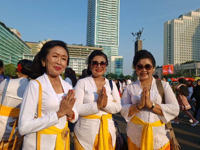 Berkebaya di CFD Jakarta Pusat, Minggu (14/7/2024). Foto: Hedi/kumparan