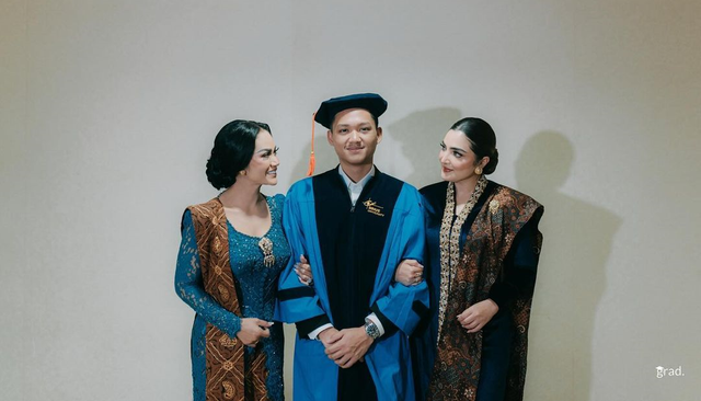 Momen Wisuda Azriel Hermansyah. Foto: Instagram/azriel_hermansyah