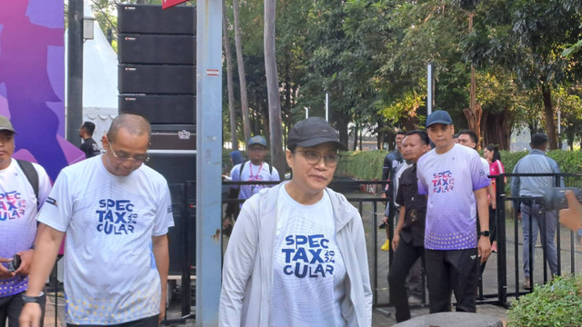 Menteri Keuangan Sri Mulyani Indrawati dalam acara Kampanye Simpatik Perpajakan Spectaxcular 2024 di Plaza Tenggara Gelora Bung Karno, Jakarta, Minggu (14/7/2024). Foto: Ghifari/kumparan 