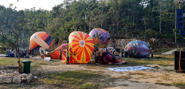 Balon udara yang siap diterbangkan di Festival Balon Udara Gunungkidul. Foto: Len