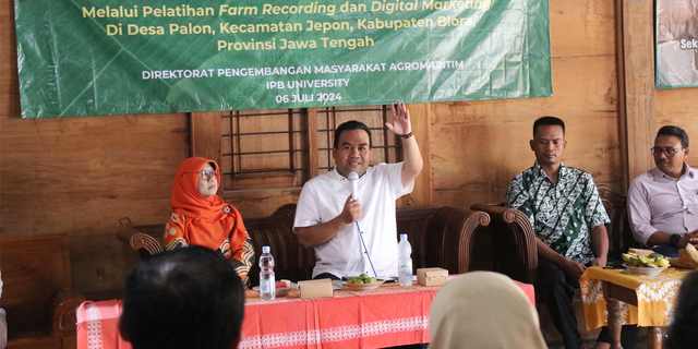 Dosen IPB Pulang Kampung ke Blora, Latih Farm Recording dan Digital Marketing