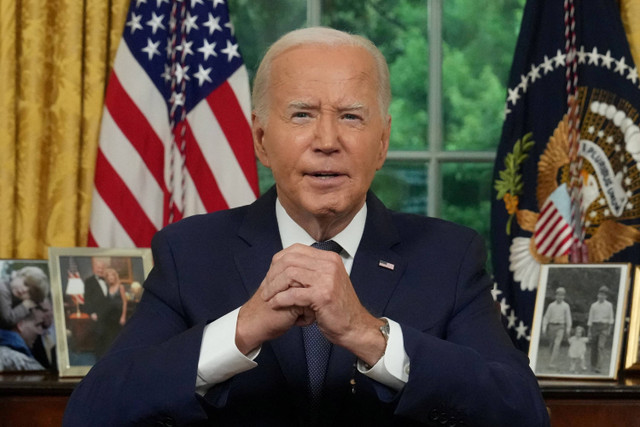 Presiden Joe Biden menyampaikan pidato dari Ruang Oval Gedung Putih di Washington, DC, Amerika Serikat, Minggu (14/7/2024). Foto: Erin Schaff/Pool via REUTERS