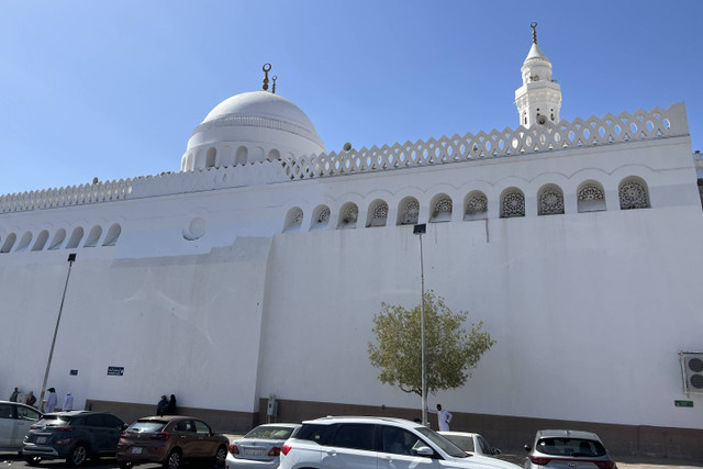 Masjid Qiblatain di Quba, Madinah, menjadi saksi sejarah berpindahnya arah kiblat umat Islam dari Baitul Maqdis di Palestina ke Baitullah (Ka'bah). Foto: Salmah Muslimah/kumparan