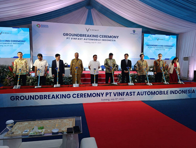 PT VinFast Automobile Indonesia resmi melakukan ground breaking di lokasi pabriknya di Subang, Jawa Barat, Senin (15/7/2024). Foto: Fitra Andrianto/kumparan