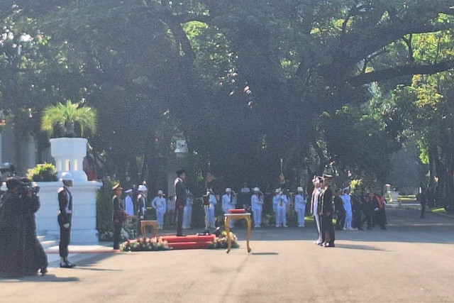 Presiden Joko Widodo memimpin upacara pelantikan perwira TNI-Polri di Halaman Istana Merdeka, Jakarta, Selasa (16/7/2024). Foto: Nadia Riso/kumparan