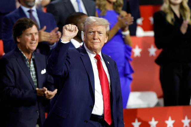 Capres Amerika Serikat dari Partai Republik Donald Trump menghadiri hari pertama Konvensi Nasional Partai Republik 2024 di Fiserv Forum, Milwaukee, Wisconsin, Amerika Serikat, Senin (15/7/2024). Foto: KAMIL KRZACZYNSKI / AFP