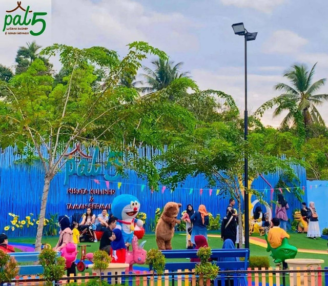 Pal5 Wisata Kuliner, salah satu tempat wisata yang ada tak juah dari Kota Pontianak. Foto: Dok. Instagram @kulinerpal5