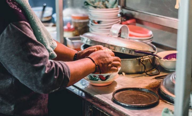 4 Bubur Ayam Hits di Bandung. Foto hanyalah ilustrasi bukan tempat sebenarnya. Sumber: Unsplash/Misbahul Aulia