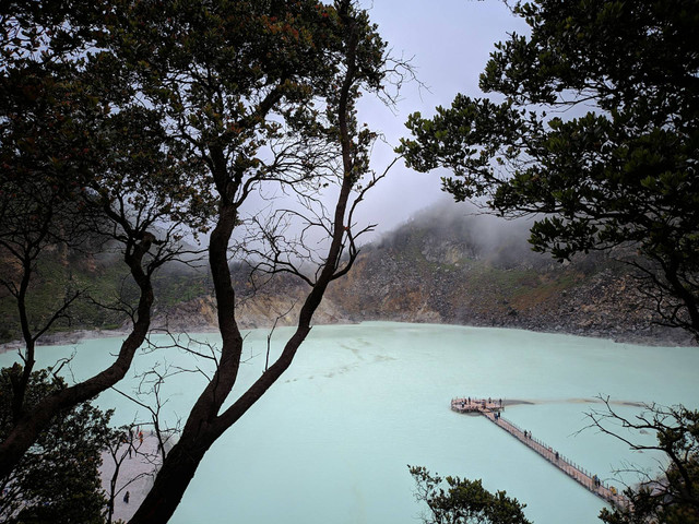 Spot Foto di Kawah Putih Ciwidey. Sumber: Unsplash/Abu Abdillah